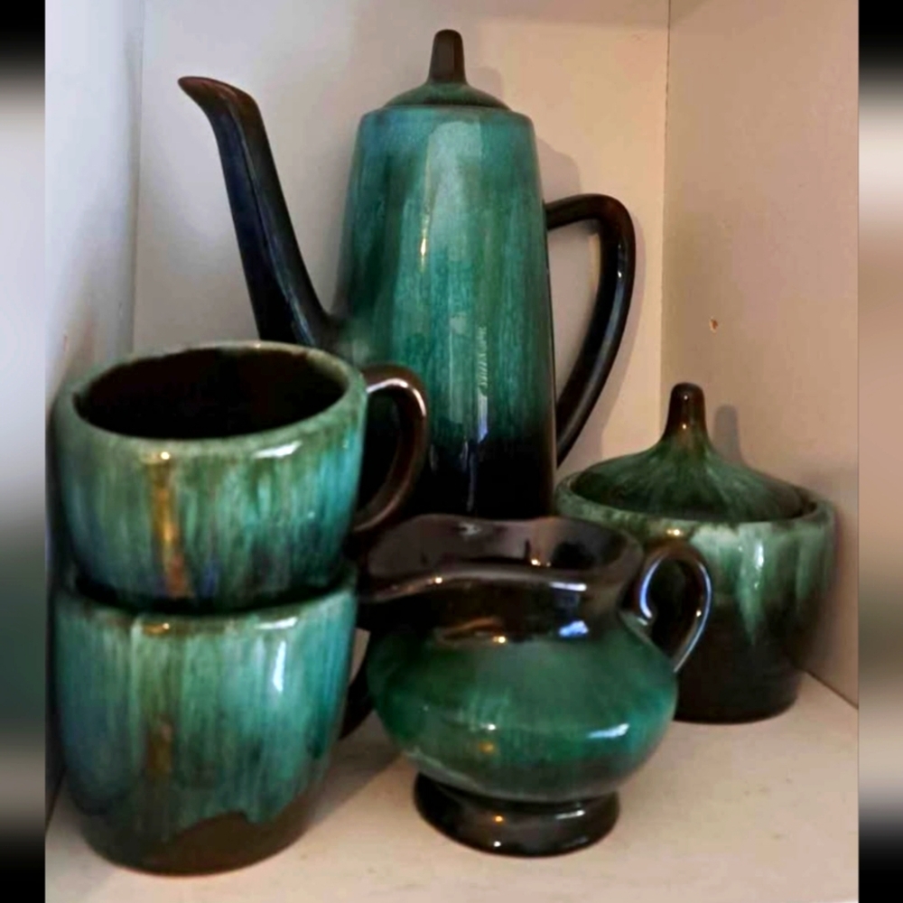 Vintage Blue mountain Tea set. 4 mug set